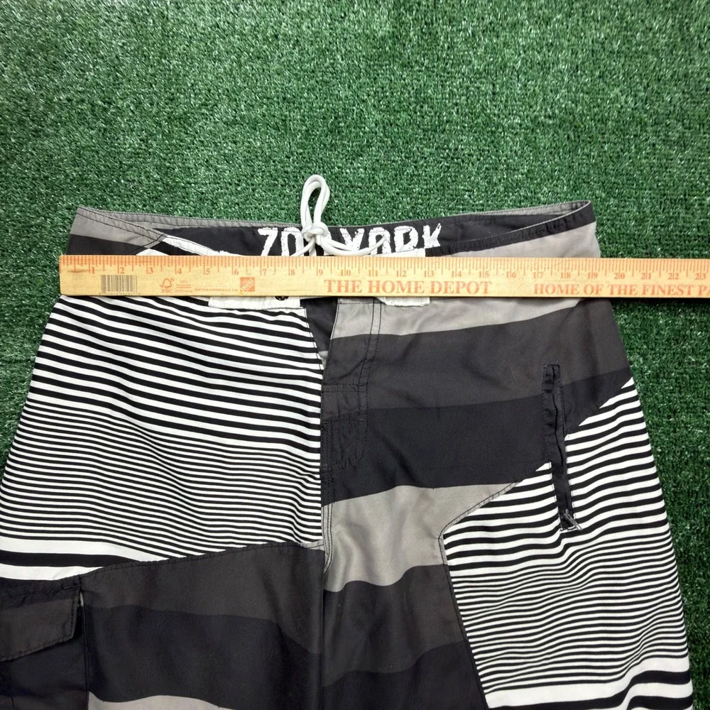 VTG Y2K SURF Zoo York Mens Board Shorts Size 36 Black Grey Striped Surf Trunks